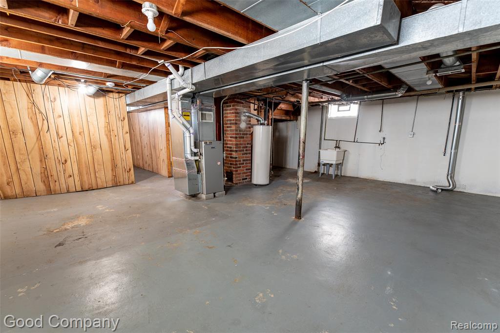 18953 Woodcrest Street, Harper Woods, MI 48225 — Photo 42