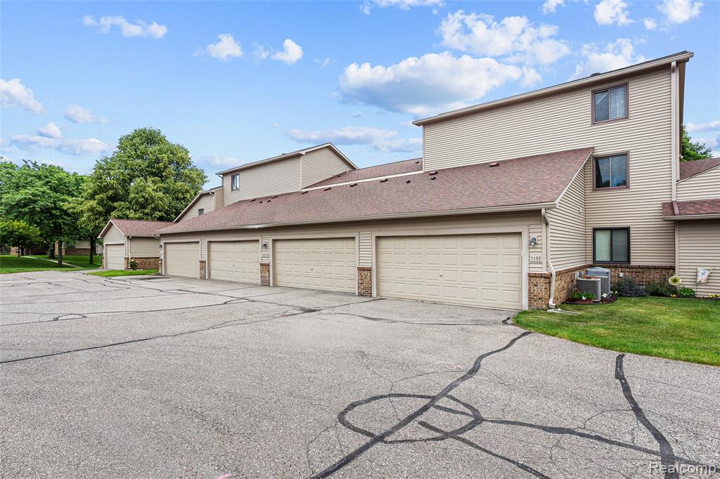 7147 Elmhurst, West Bloomfield, MI — Photo 33
