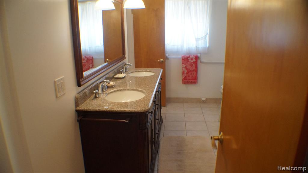 4609 CALVERT Court, Troy, MI 48085 — Photo 11