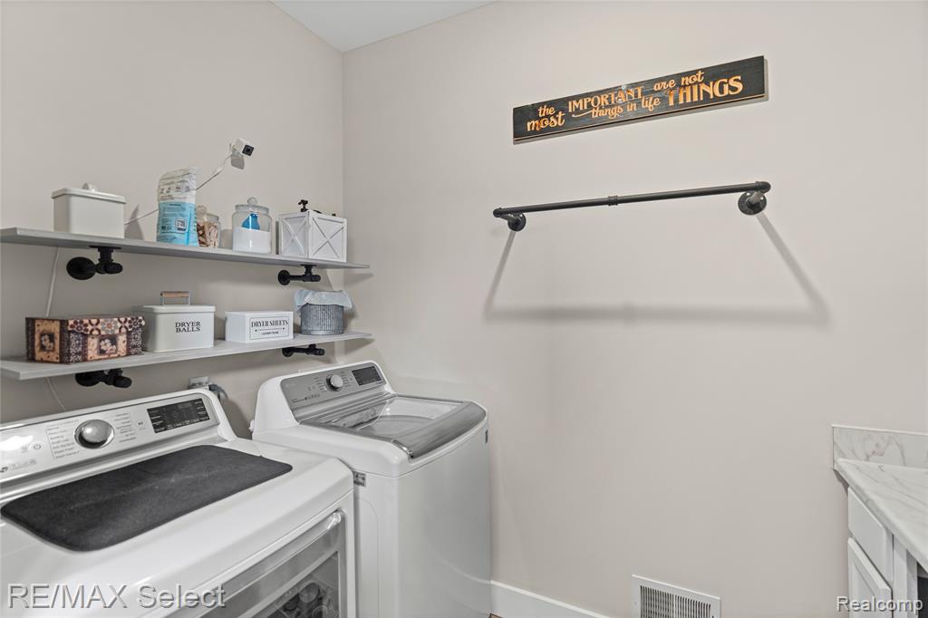 3127 Harbor Pointe Circle, Fenton, MI 48430 — Photo 18