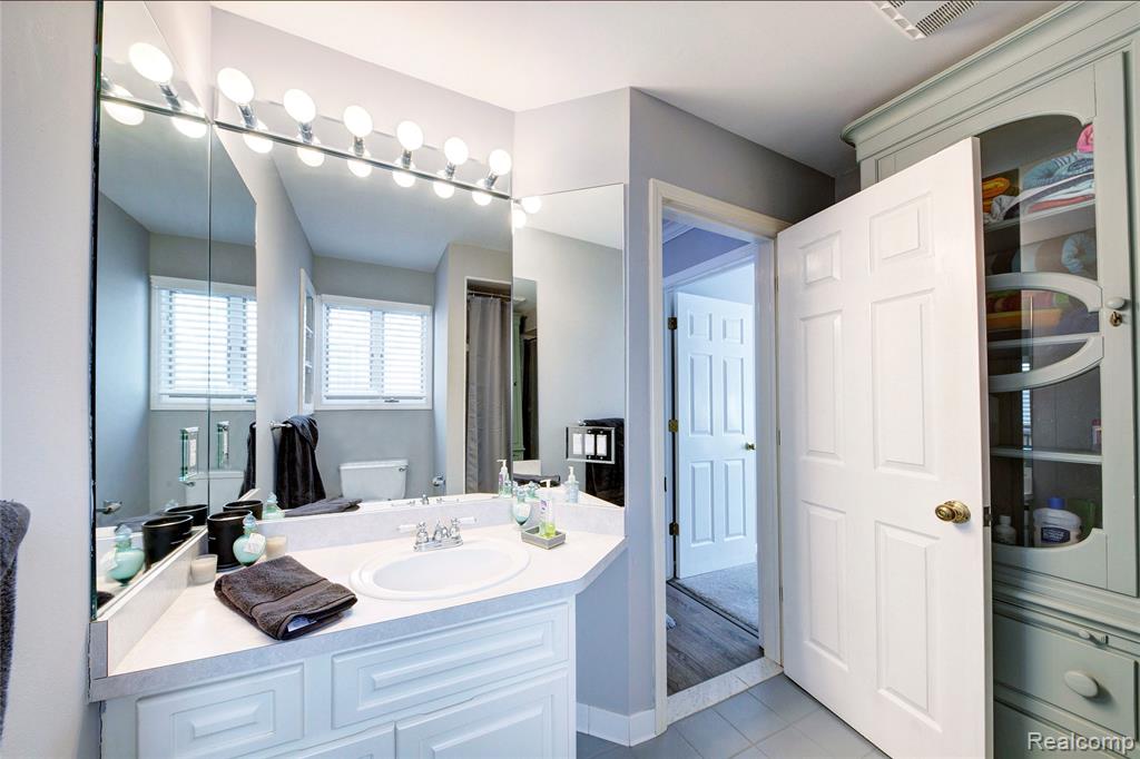46822 Springhill Drive, Shelby Twp, MI 48317 — Photo 27