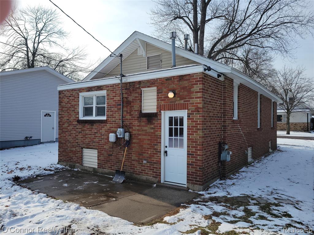 563 Saint Paul Street, Marysville, MI 48040 — Photo 2