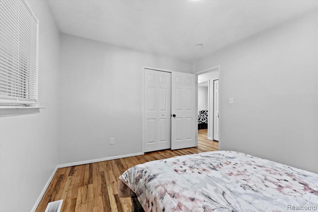 22102 Loretta Street, Woodhaven, MI 48183 — Photo 12