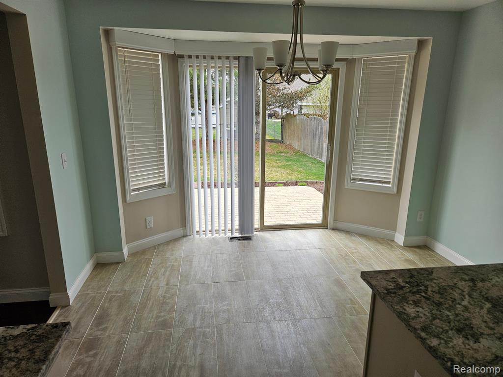 52913 CROSS CREEK Drive, Chesterfield, MI 48047 — Photo 4
