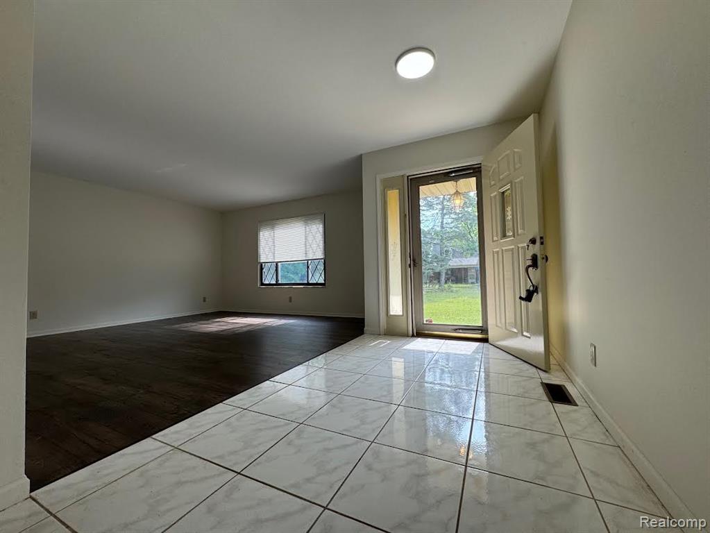 40250 Pinetree Drive, Plymouth, MI 48170 — Photo 5