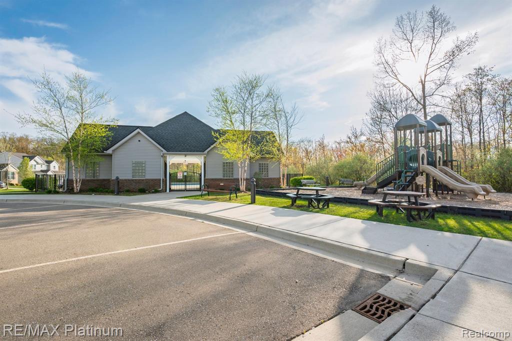 1402 SECRETARIAT Way, Howell, MI 48843 — Photo 37