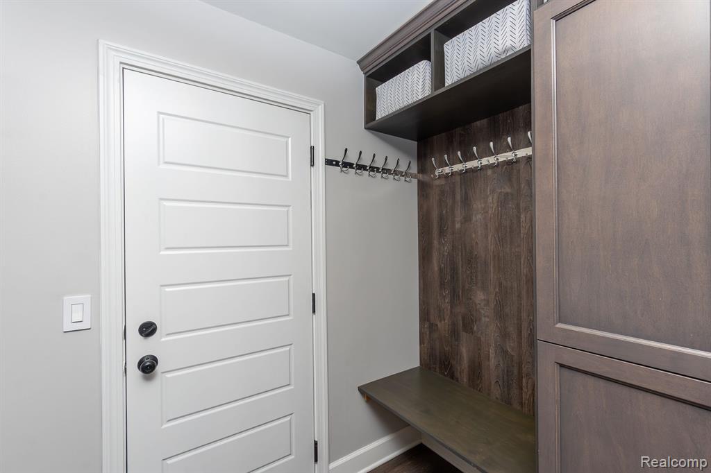 8484 SADDLEWOOD Drive, Brighton, MI 48116 — Photo 14