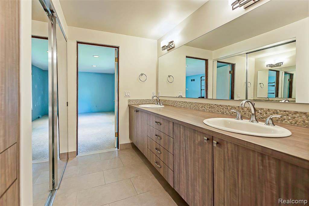 581 Woodway Court, Bloomfield Hills, MI 48302 — Photo 32