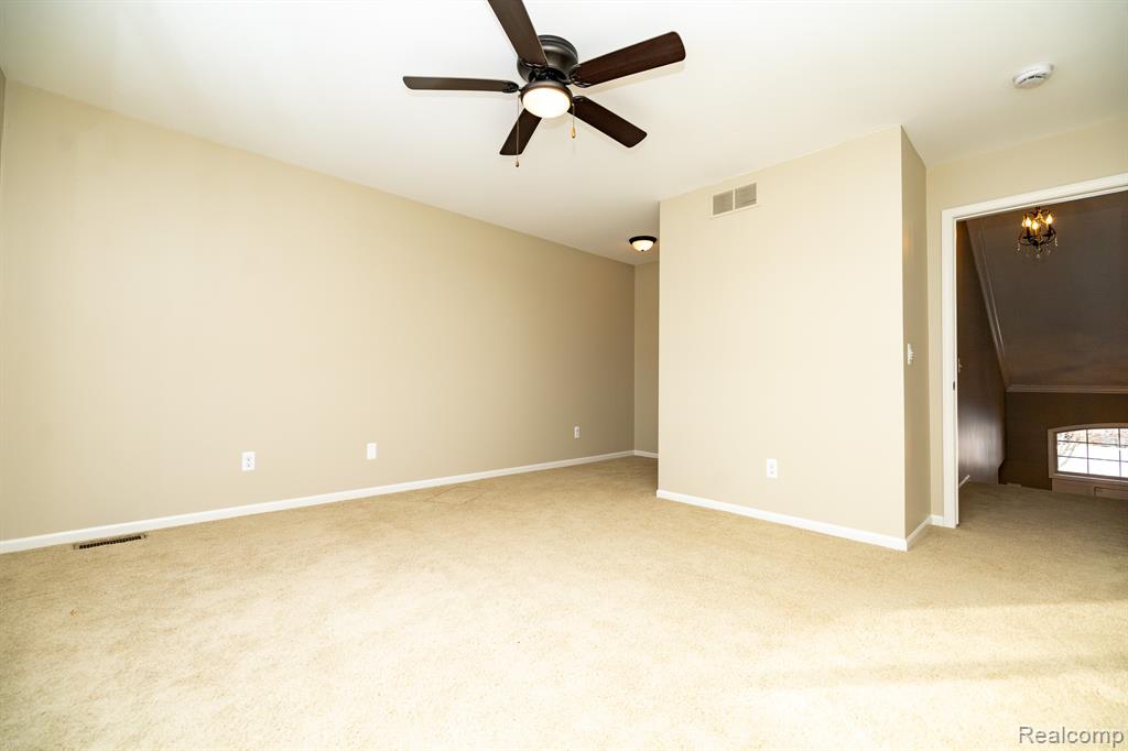 6056 Lochmore Drive, 49, Commerce Twp, MI 48382 — Photo 23