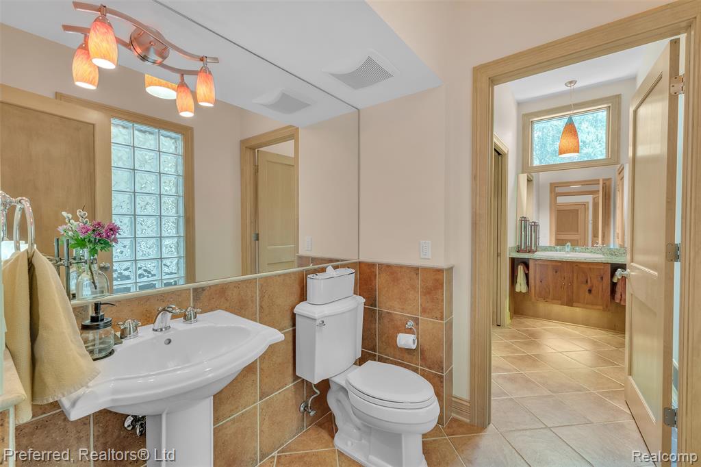12196 Woodline Drive, Fenton, MI 48430 — Photo 33