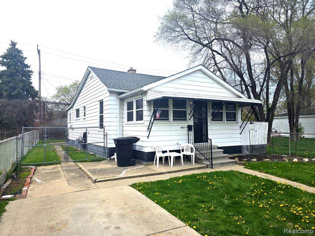 6871 WINTHROP Street, Detroit, MI 48228 — Photo 2