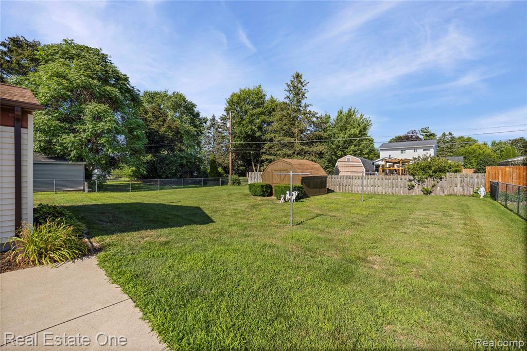48374 Cardinal Street, Shelby Twp, MI 48317 — Photo 2