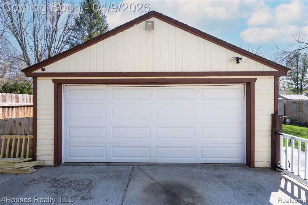516 E Glass Road, Ortonville, MI 48462 — Photo 5