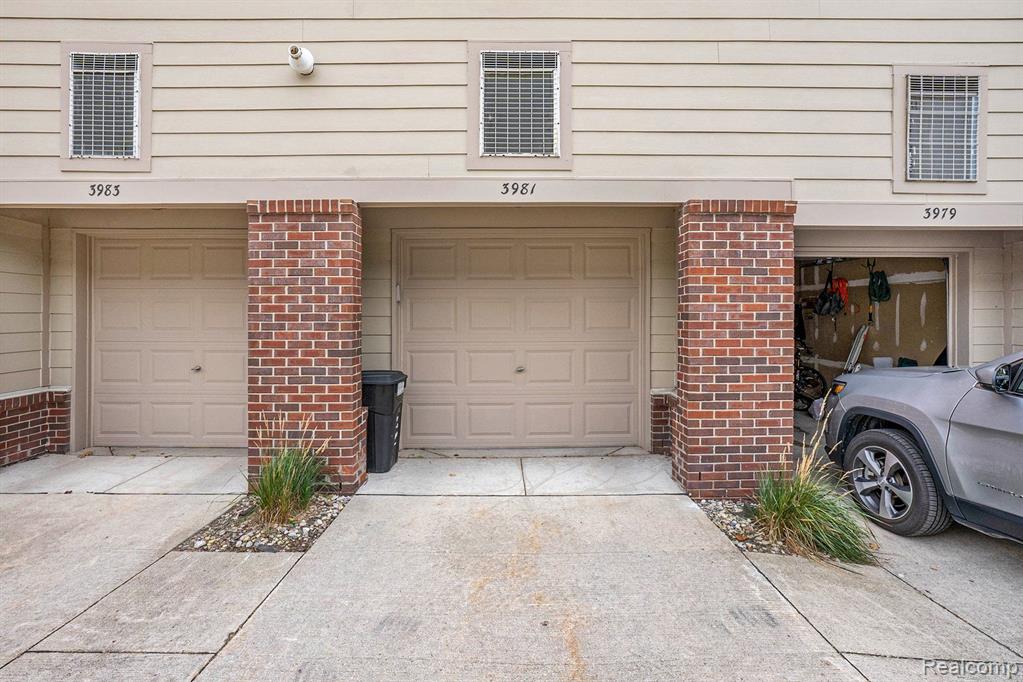 3981 FORESTER Boulevard, Auburn Hills, MI 48326 — Photo 15