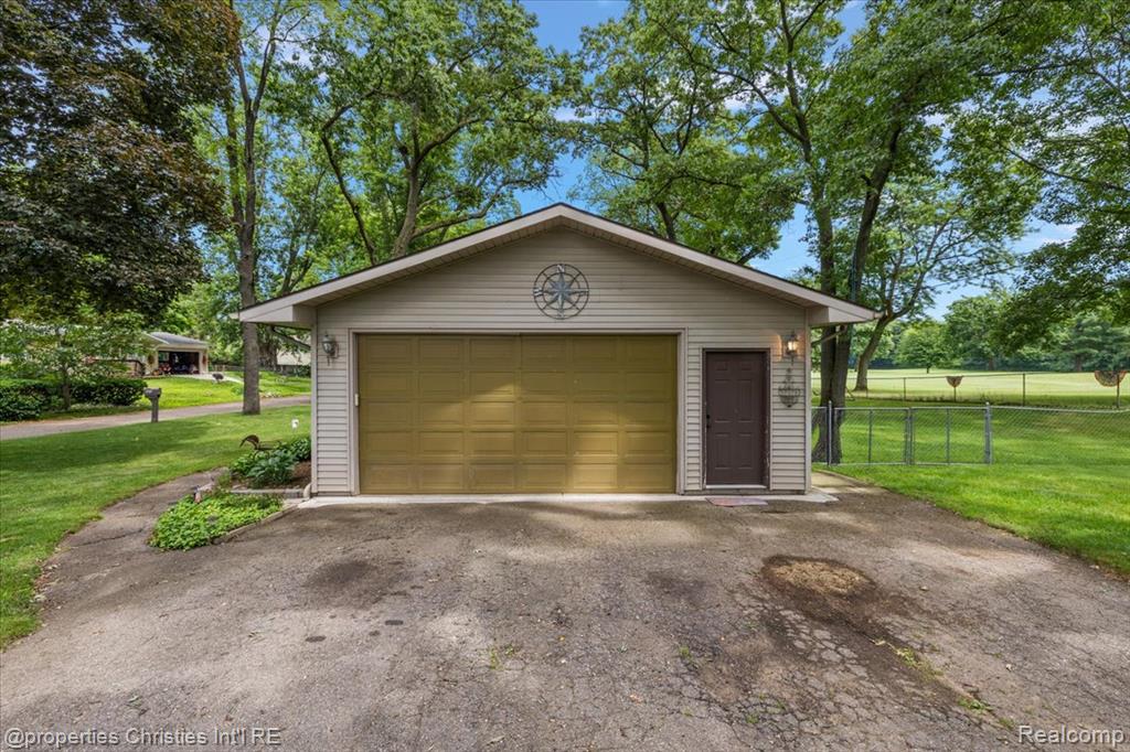 7871 Sunset Street, West Bloomfield, MI 48323 — Photo 22