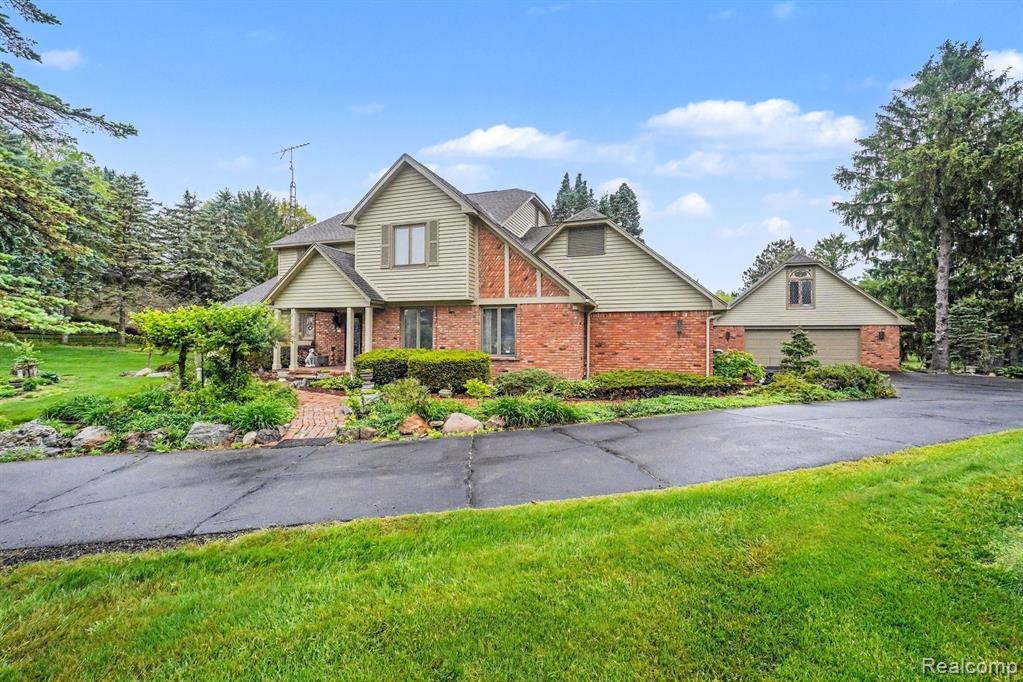 10391 Hills Lane Drive, Goodrich Vlg, MI — front exterior