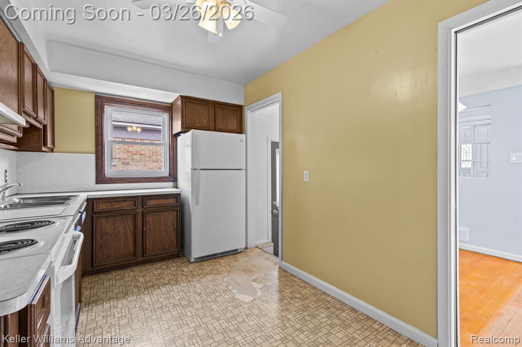 14060 Elgin Street, Oak Park, MI 48237 — Photo 10
