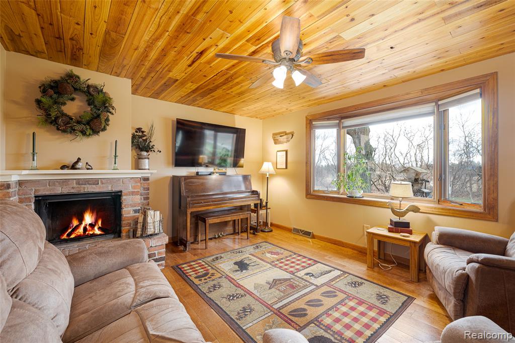 4609 Parker Drive, Howell, MI 48843 — Photo 8