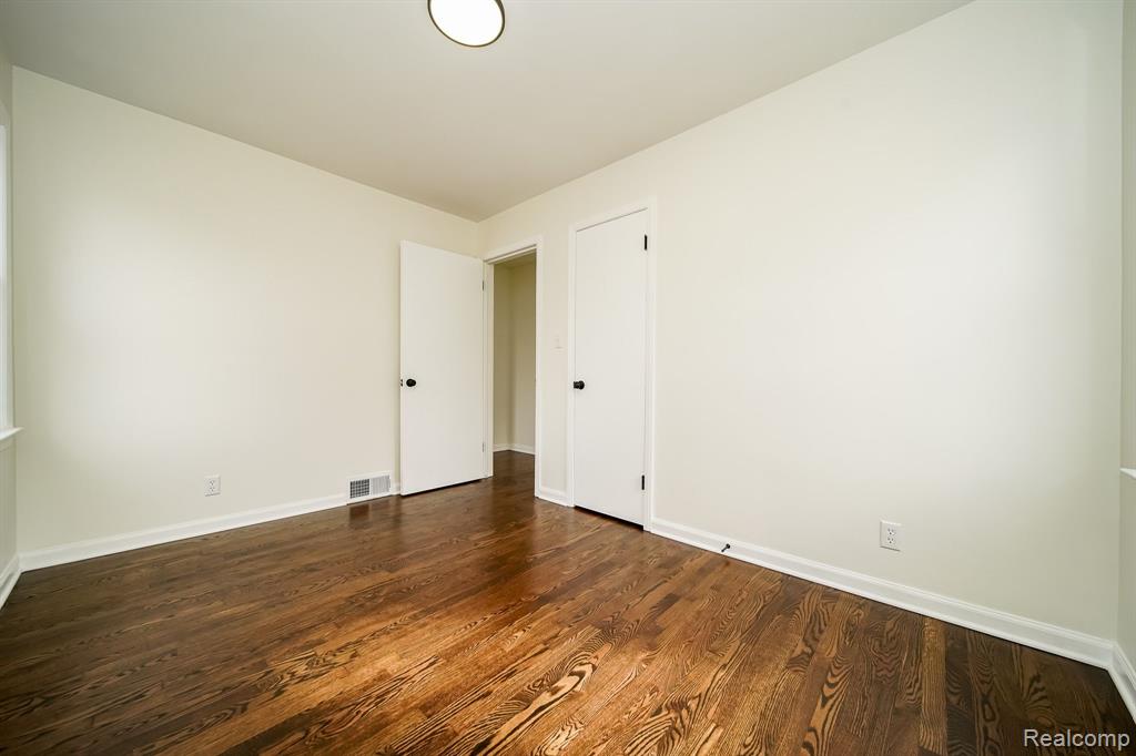 6855 KINGSBURY Street, Dearborn Heights, MI 48127 — Photo 47