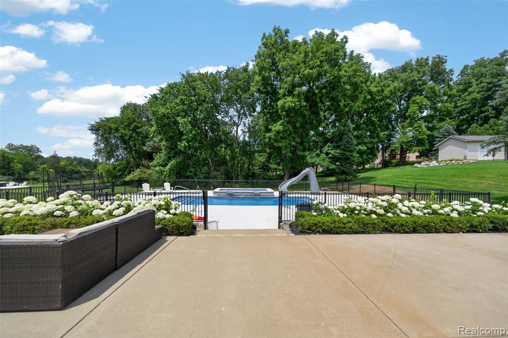 5136 Commerce Road, West Bloomfield, MI 48324 — Photo 54