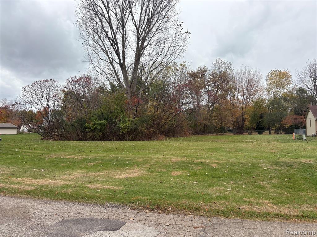 570 Maplewood Lane, Wixom, MI — Photo 2