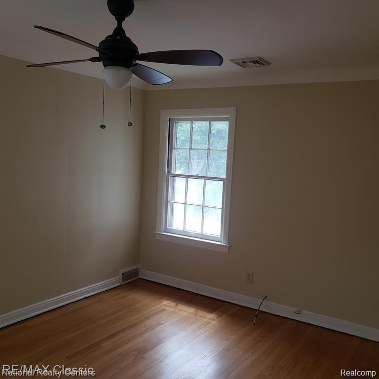 16217 Greenview Avenue, Detroit, MI 48219 — Photo 8