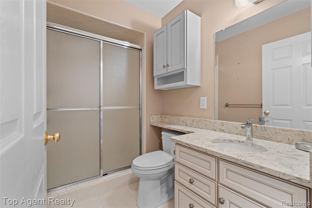 48607 Sutton Bay Court, Shelby Twp, MI 48315 — Photo 19