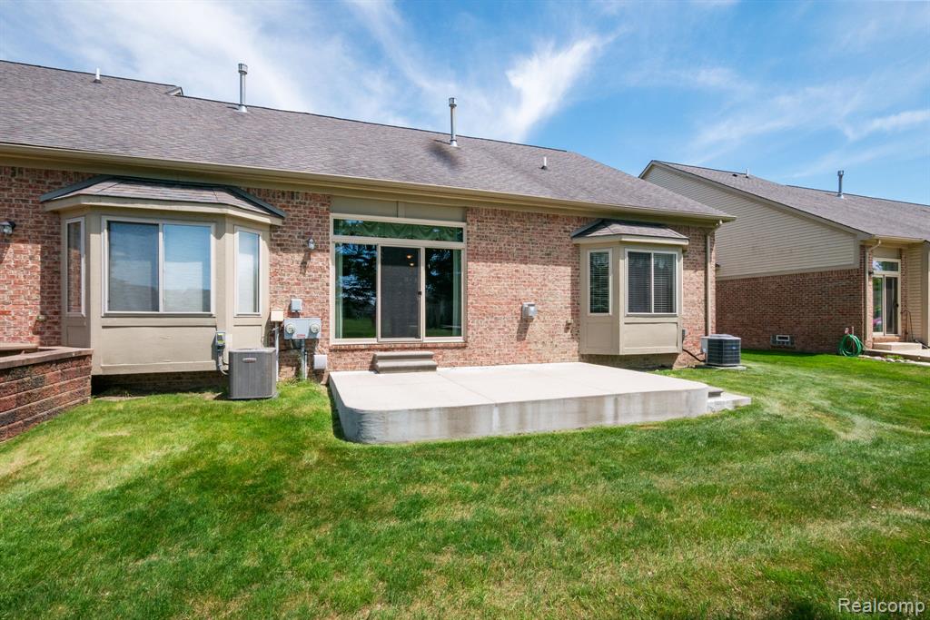 40658 Saint Louis Drive, Clinton Twp, MI 48038 — Photo 8