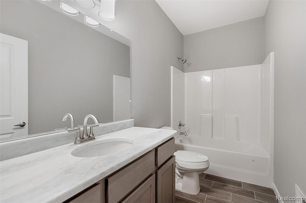 5232 Farmridge Lane, Grand Blanc, MI 48439 — Photo 4