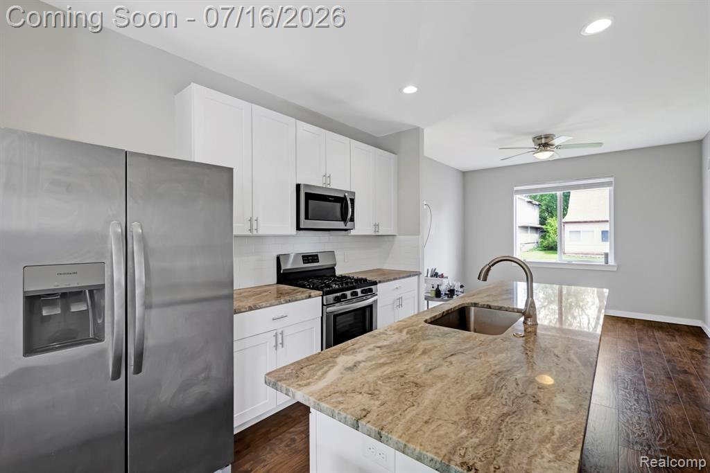 534 E Brickley Avenue, Hazel Park, MI 48030 — Photo 3