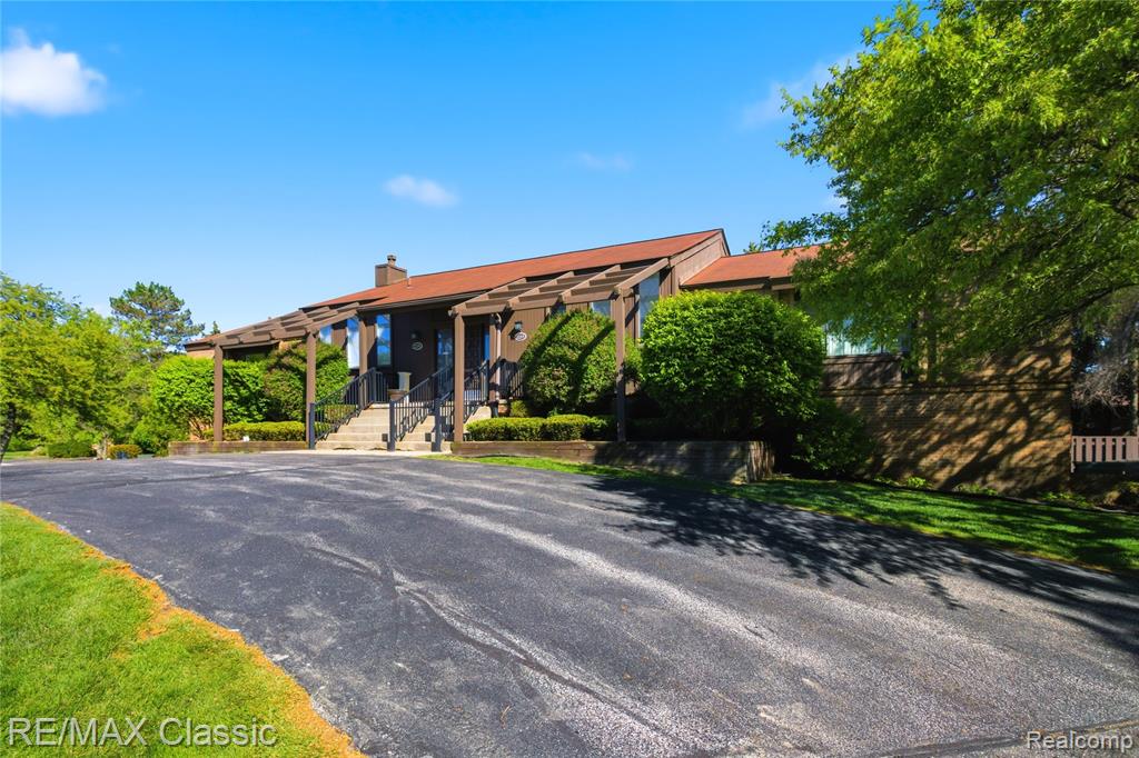 3961 Chablis Street, West Bloomfield, MI 48323 — Photo 46