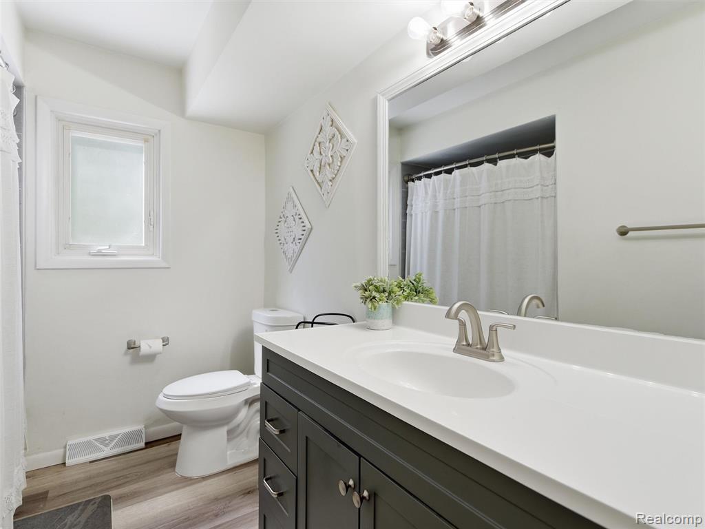 6053 Van Syckle Avenue, Waterford, MI 48329 — Photo 15
