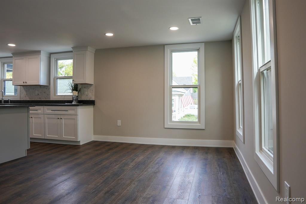 278 W SAINT CLAIR Street, Romeo, MI 48065 — Photo 3