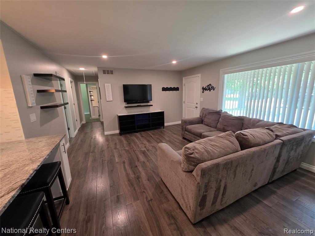 215 Almont Avenue, Almont, MI 48003 — Photo 7