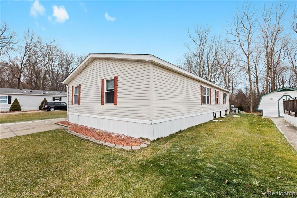 28289 Spruce st., Flat Rock, MI 48134 — Photo 29