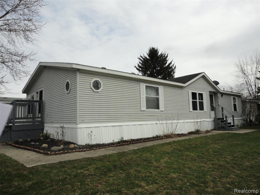 326 Holly Lane, Belleville, MI 48111