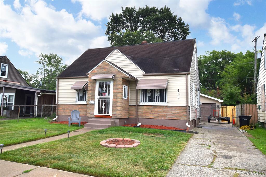 609 W Marengo Avenue, Flint, MI 48505 — front exterior
