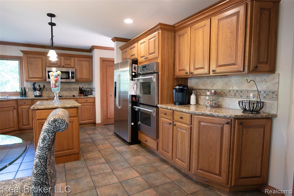 816 Seager Street, Commerce Twp, MI 48390 — Photo 10