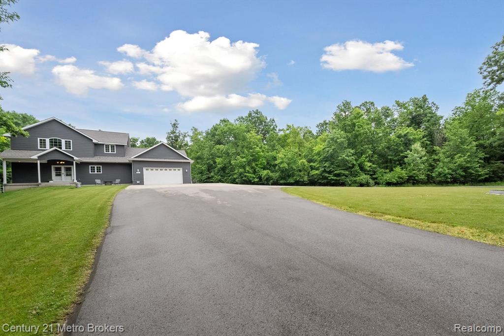 9119 Hegel Road, Goodrich Vlg, MI — Photo 2