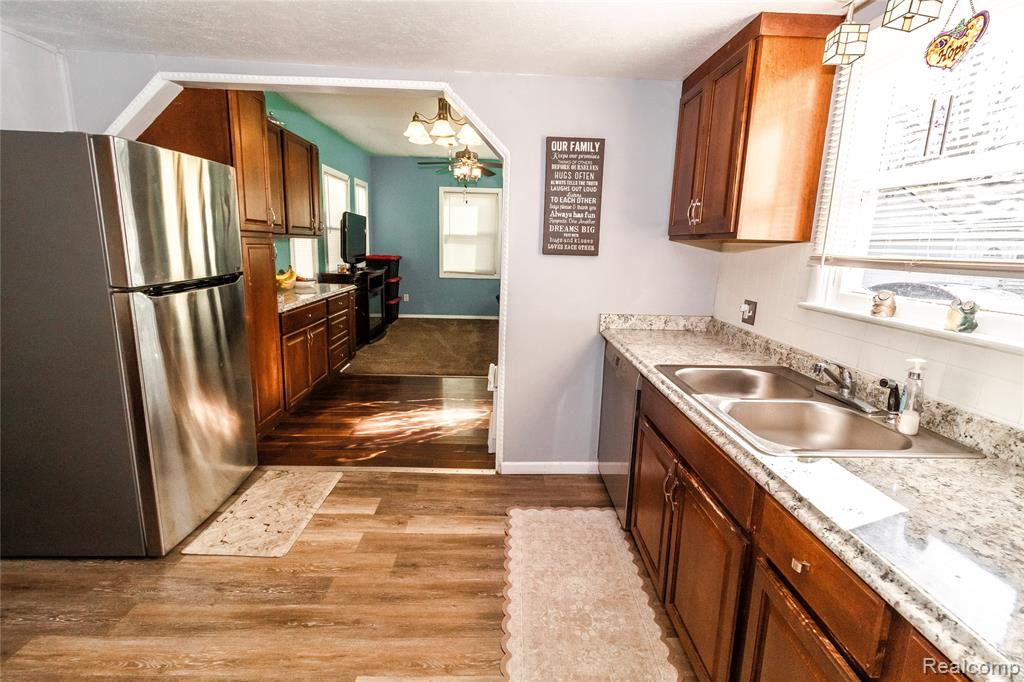 825 N Main Street, Lapeer, MI 48446 — Photo 8