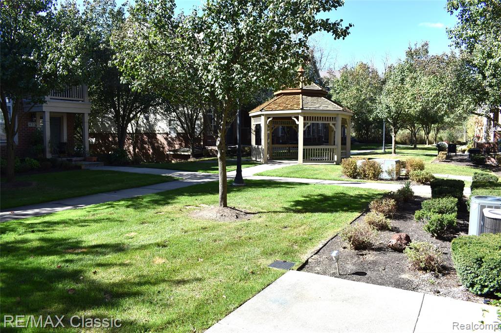 417 Old Pine Way Drive, Walled Lake, MI 48390 — Photo 28
