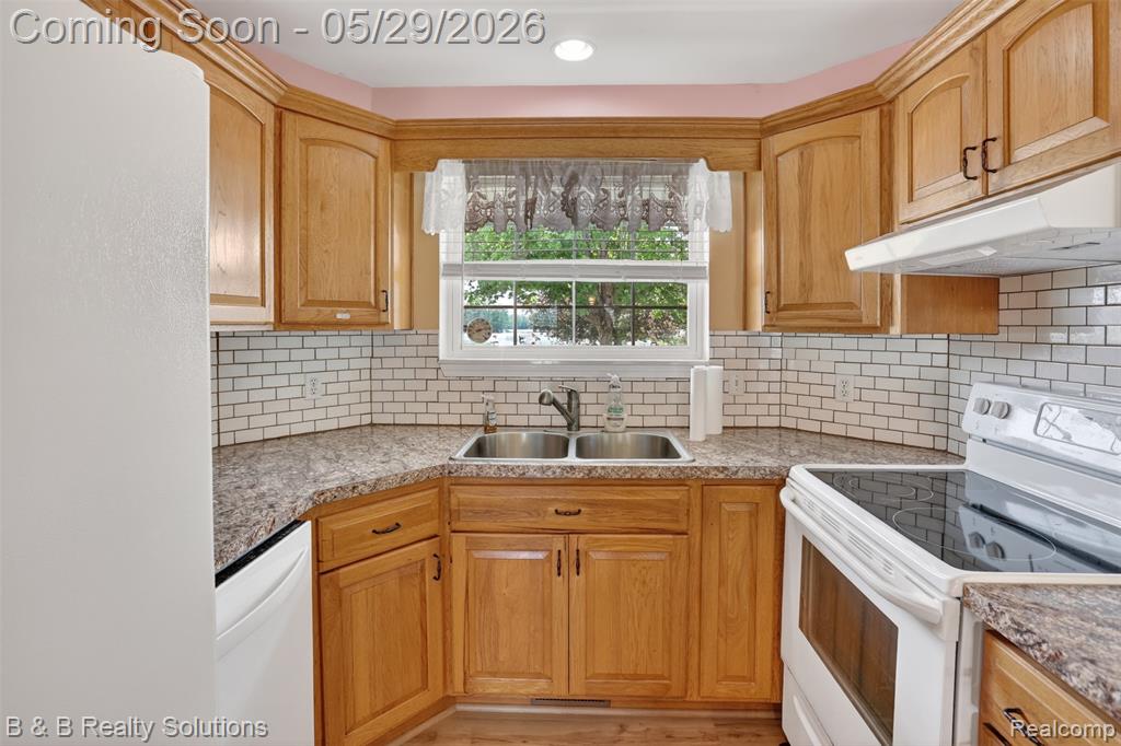 6100 Fish Lake Road, North Branch, MI 48461 — Photo 7