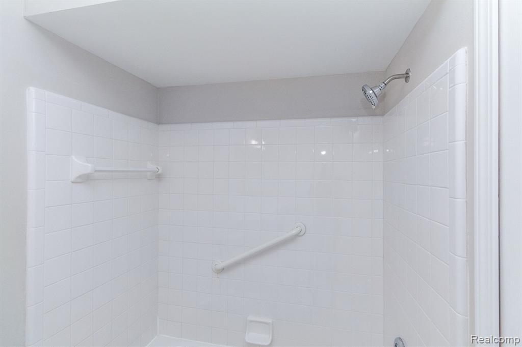 4426 GLENOAKS, Warren, MI 48092 — Photo 16