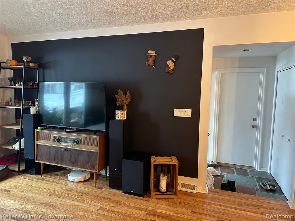 42168 LAKELAND, Plymouth, MI 48170 — Photo 3