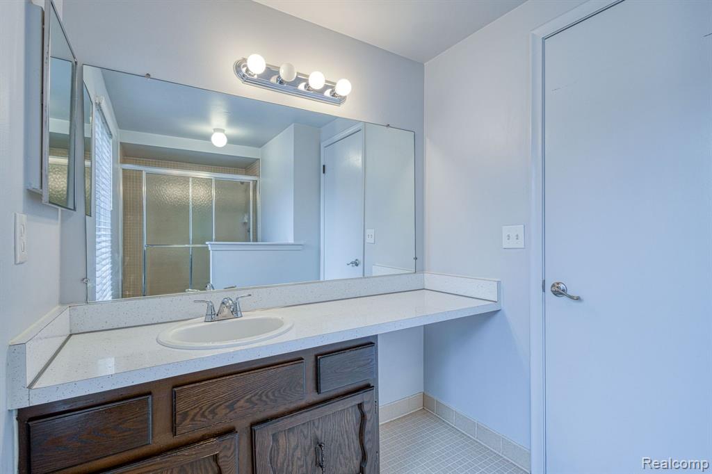 26188 SUMMERDALE Drive, Southfield, MI 48033 — Photo 22