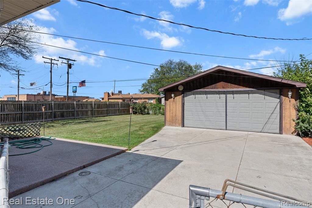 8057 Helen, Center Line, MI 48015 — Photo 19