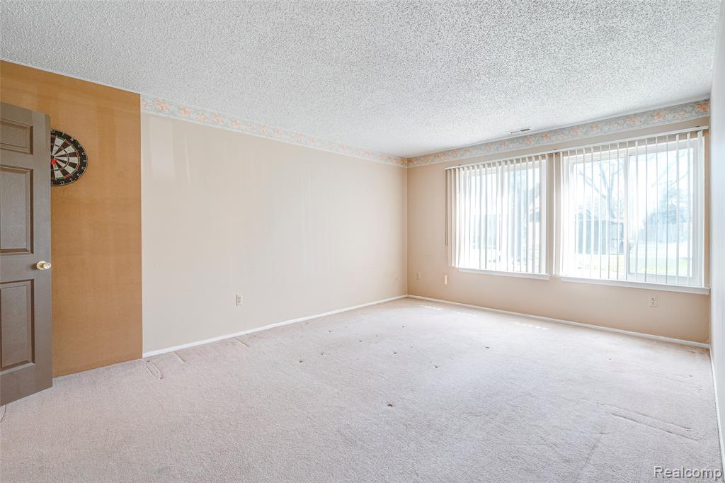 27845 Berrywood Lane, Farmington, MI 48334 — Photo 24