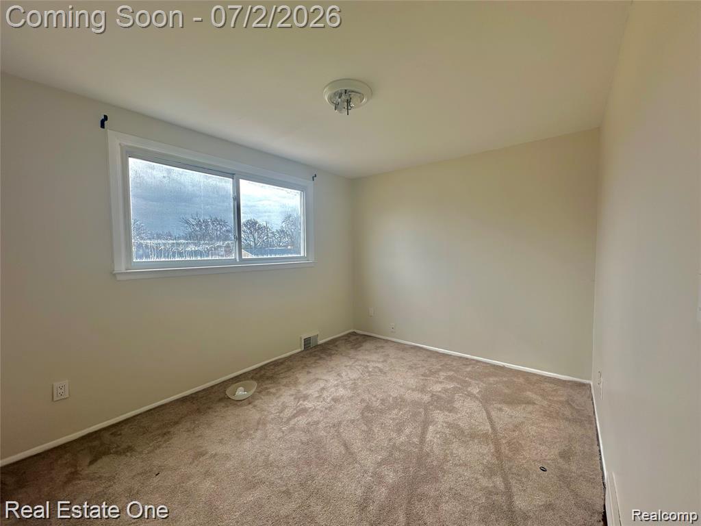 26950 ROCHELLE Street, Dearborn Heights, MI 48127 — Photo 3