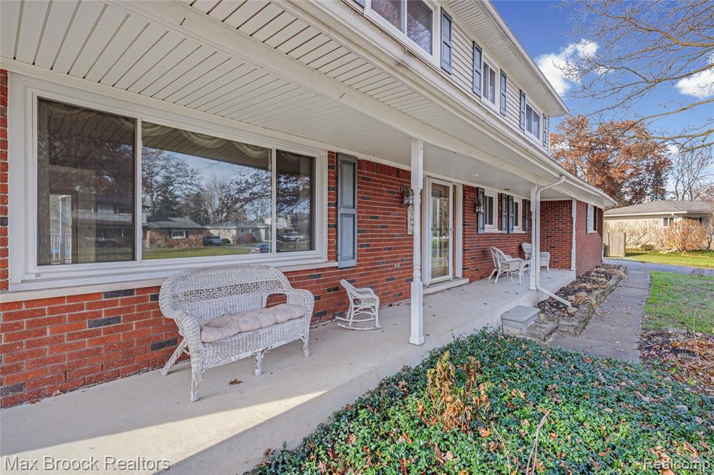 6335 Thorneycroft Drive, Shelby Twp, MI 48316 — Photo 4