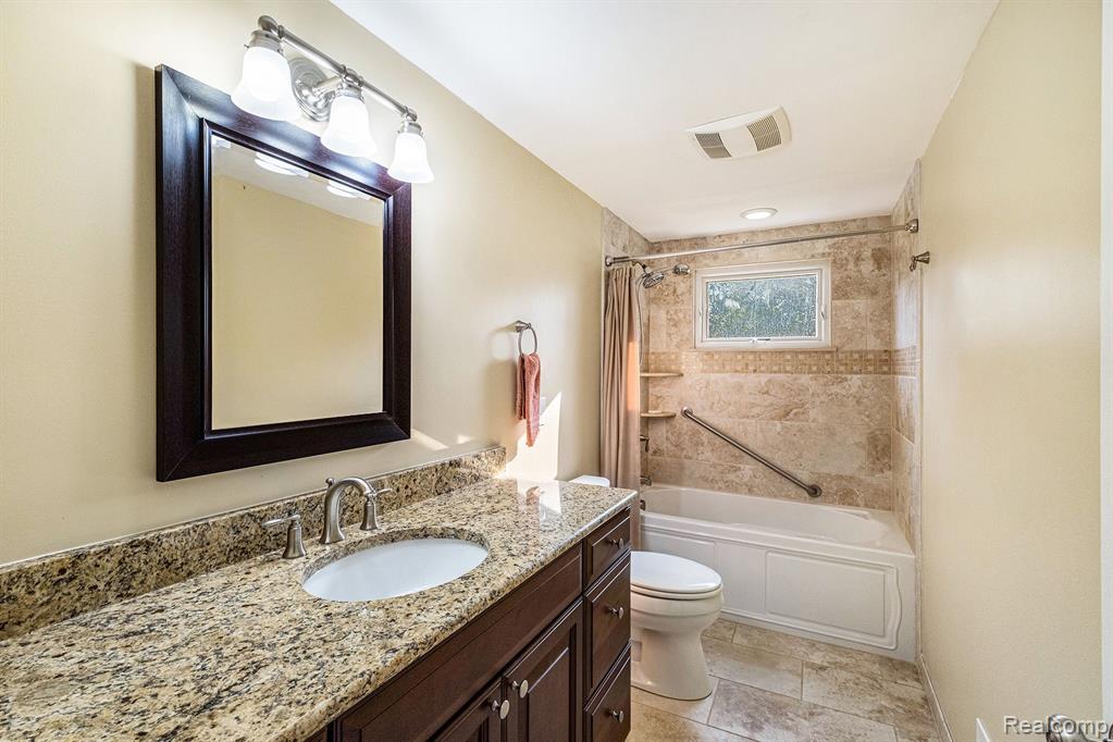 823 ALPINE Trail, Fenton, MI 48430 — Photo 14